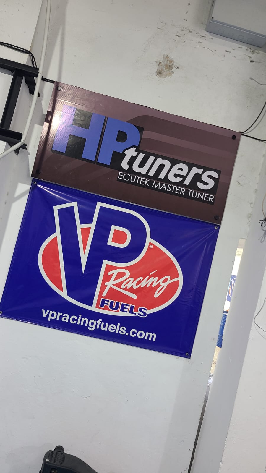 Banners HP &middot; VP Racing